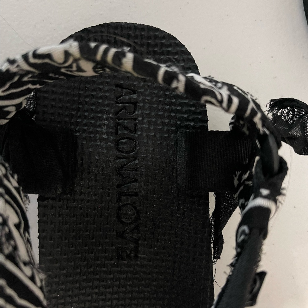 Arizona Love Black and White Patterned Sandals - Picture 3 of 10